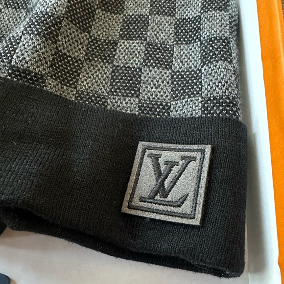 Louis Vuitton black/grey damier knit beanie with logo NWT with box - Picture 1 of 4